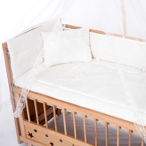 Bambidoo Organik Ahşap Yıldızlı Anne Yanı Beşik + Krem Güpürlü Uyku Seti + Soft Ortapedik Yatak